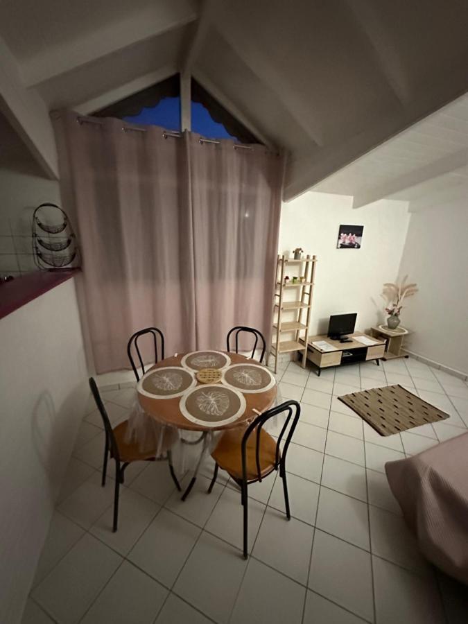 Appartements: Plage & Commerces A 200M 상트 안느 외부 사진
